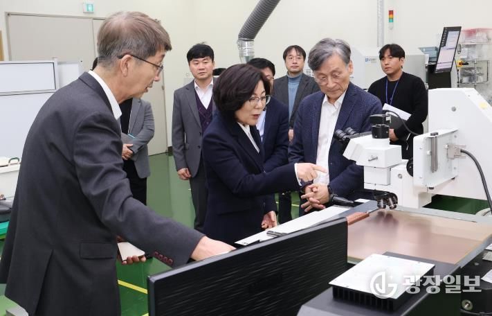 안성시, 첨단 반도체 소부장 기업 ㈜이오테크닉스 방문