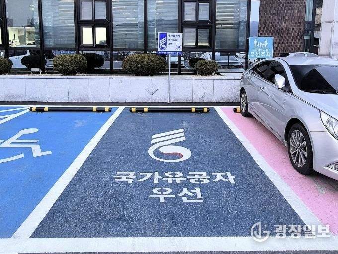 홍천군청 세무회계과 앞 주차구역 사진