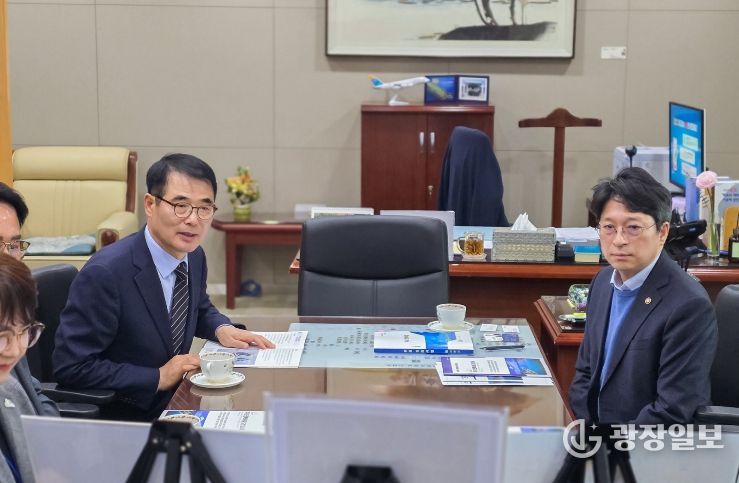 장충남 군수 국토부 방문 도로·철도 분야 현안 논의 = 홍지선 국토부 제2차관