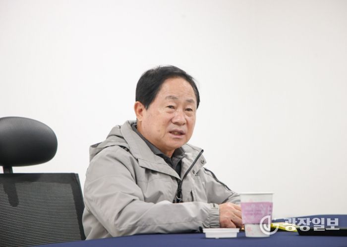 업체관계자와 미팅 중인 주광덕 시장