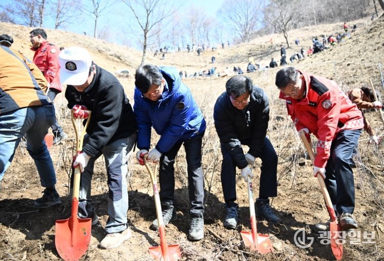 , 제81회 식목일 ‘봉화산 산철쭉군락지 나무심기 행사’