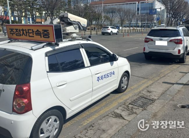 부천시 주정차 단속 차량 운행 모습