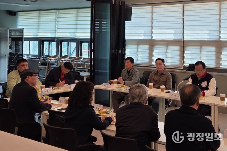 3월 25일 하남시는 하남시장애인연합회 및 종목단체 회장들과 장애인과 비장애인이 함께 이용할 수 있는 사회통합형 체육시설인 ‘반다비 체육센터’ 건립 추진 간담회를 개최하였다.