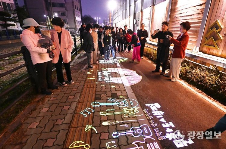 부평구, ‘산곡2동 철길정원 야간경관 조성’ 점등 행사 개최