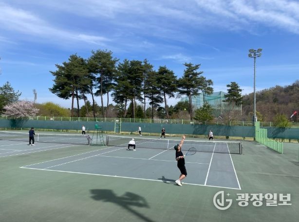 거창군 제46회 종별 선수권 및 제38회 협회장배 테니스대회 성료