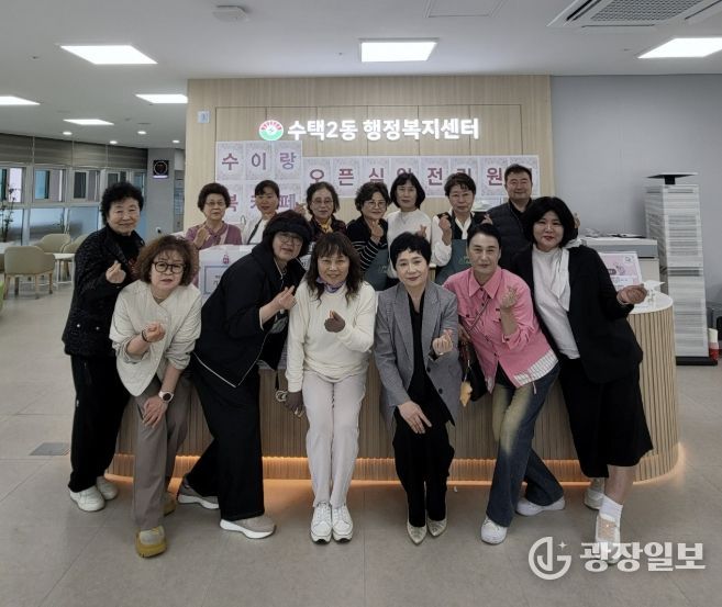 수택2동 북카페 ‘수이랑’ 개소식을 진행하고 있다.